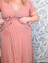 Old and sexy babe plays with her vibrator in a sensual video